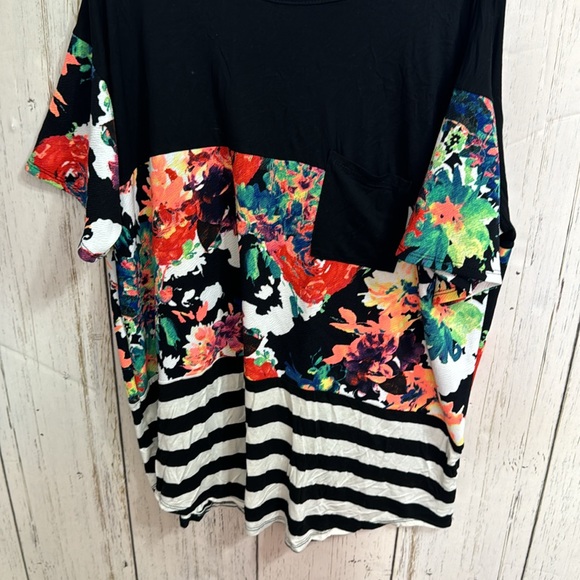 Hemish USA Floral Short Sleeve Blouse - Picture 4 of 9